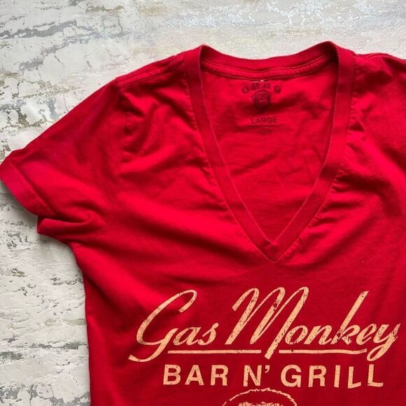 Gas Monkey Garage Bar & Grill Dallas Graphic via neck tee red - Picture 3 of 7